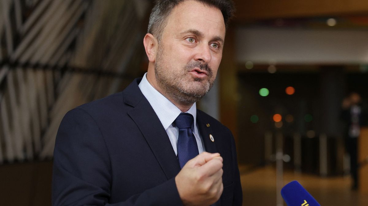 Lucemburského premiéra hospitalizovali s covidem, stav je vážný